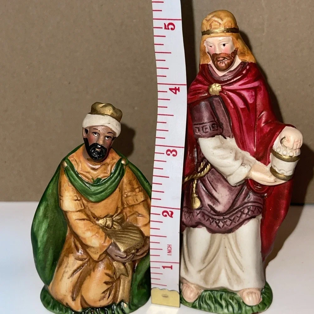 Vintage Christmas Nativity Porcelain Figurines 2 Wisemen 2 Wise Men Kings‎